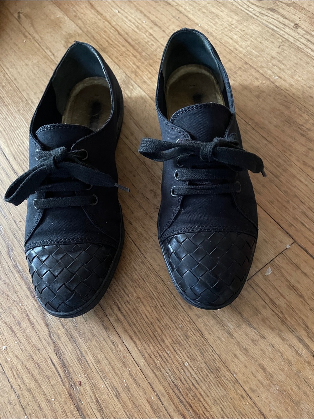 Bottega Veneta Black Leather Women's Woven-Detail Sneaker